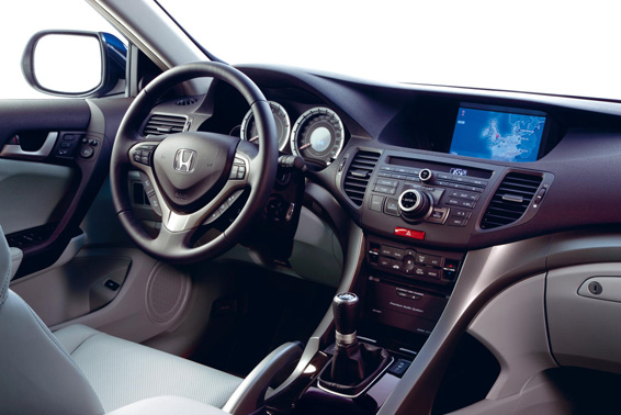 Honda New Full Size Accord 2.4 A/T Kemewahan Dari Segi Desain, Fitur dan Auranya