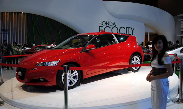 Honda CR-Z merupakan penggabungan antara mobil sport (coupe) dan hybrid