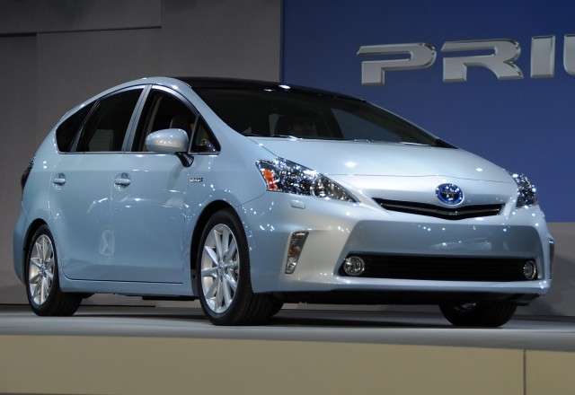 toyota prius 2012 termasuk 10 Mobil Teririt di Dunia Tahun 2012