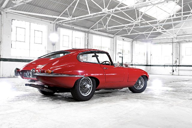 Jaguar type E menjadi kendaraan paling ikonik selama 50 tahun terakhir.