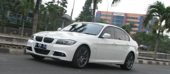 BMW 325i M Edition Salah satu varian yang teranyar di tanah air