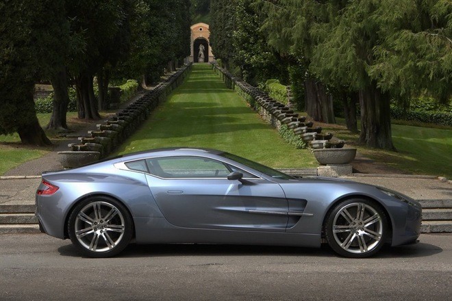 Aston Martin One-77 dan mempunyai harga US$ 1,4 juta atau sekitar Rp12,6 miliar