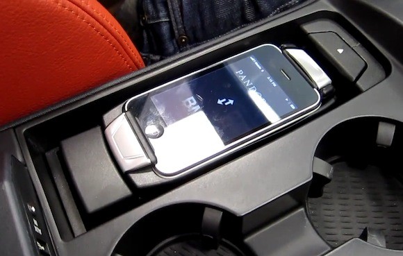 BMW snap-in adapter untuk Apple iPhone (juga untuk BlackBerry Bold 9700)