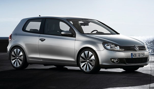 VW Golf memiliki dua varian mesin, yakni diesel direct injection dan bensin turbocharger.