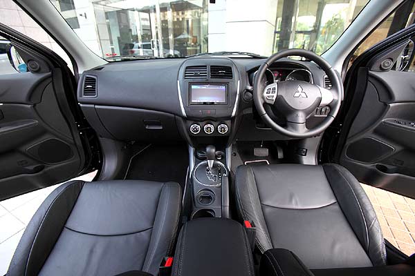 interior  Mitsubishi Outlander Sport