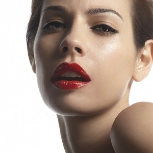 Tips Khusus Perawatan Bibir dan Menerapkan Kosmetik