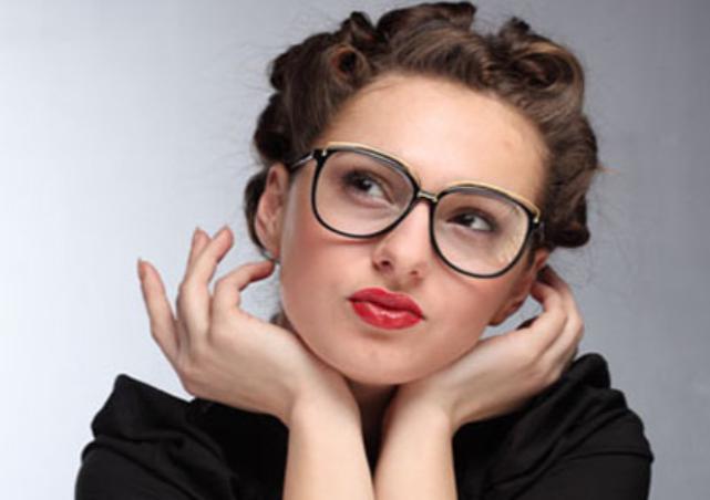 Tips Berpenampilan Cantik Dengan Berkacamata