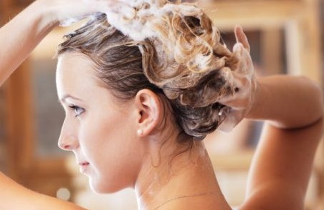Cara Memilih Shampo Yang Tepat Untuk Rambut Rontok