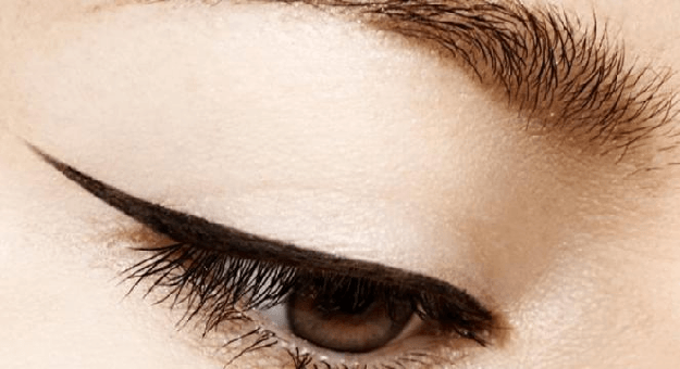 Cara Menggunakan Eyeliner Cat Eye